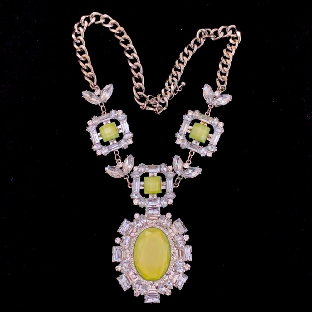 very nice and shinny necklace